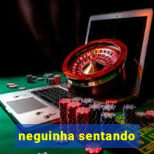 neguinha sentando