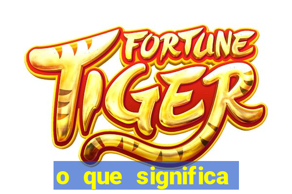 o que significa quando a luz acende sozinha
