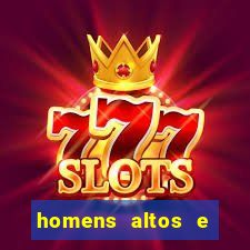 homens altos e sarados pelados